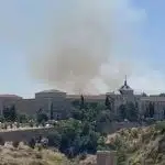 Desalojados vecinos de una urbanización de Toledo por el incendio provocado por unas maniobras militares