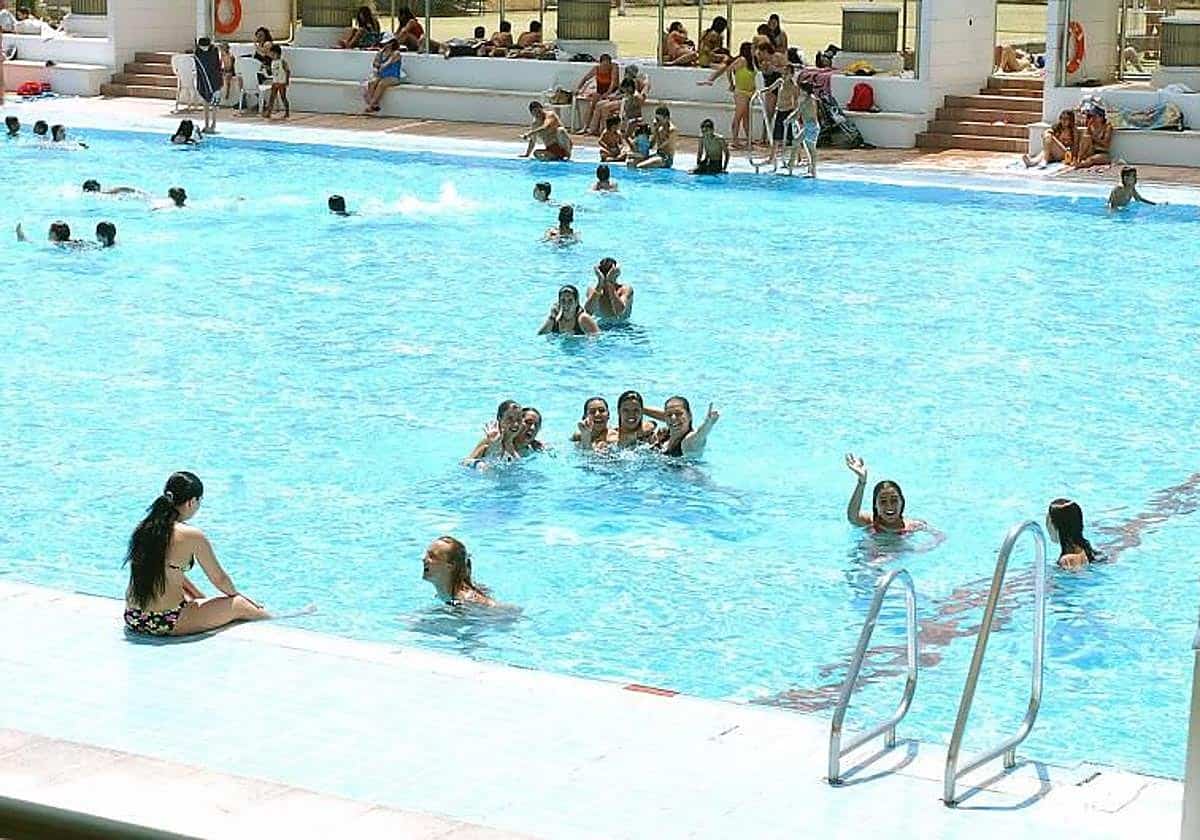 Detenido un menor de 14 años por la agresión sexual en una piscina de Madrid a unas niñas de 10