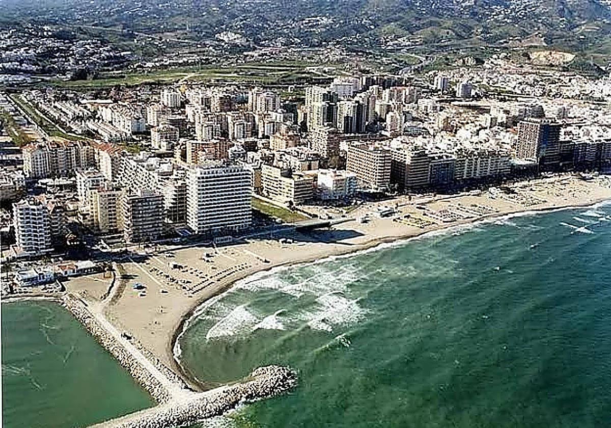 Hallan el cadáver de un hombre flotando en la playa de Fuengirola