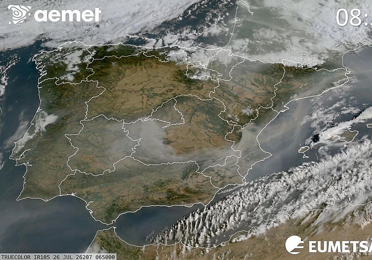El humo de los incendios en España ya se ve desde el espacio: así lo muestra el satélite Meteosat