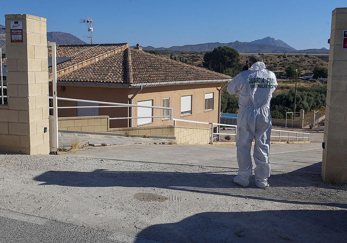 Doble crimen en Alicante: un hombre mata a puñaladas a su mujer y a su hija