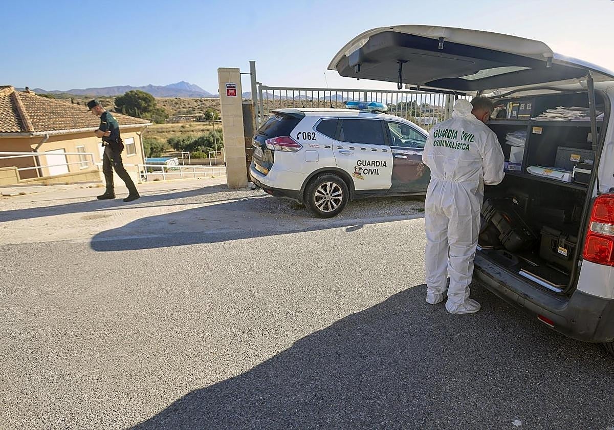 La hija herida en el doble crimen machista de Alicante alertó de que su padre había matado a su madre