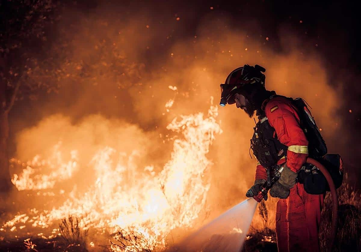 El incendio de Toledo puede superar las 1.000 hectáreas y ha causado daños en viviendas