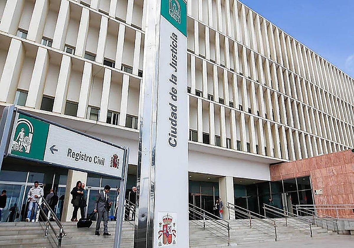 Una década de prisión por abusar de dos sobrinas menores en Málaga