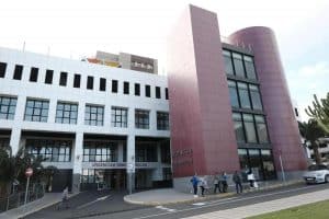 Muere un bebé de un golpe de calor tras quedar olvidado en un coche en Fuerteventura