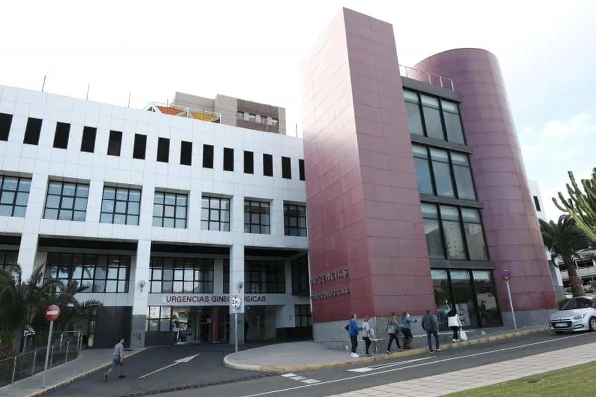 Muere un bebé de un golpe de calor tras quedar olvidado en un coche en Fuerteventura