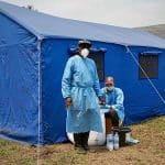La OMS emite nuevas recomendaciones para frenar el brote de ébola, que deja 35 muertes al día