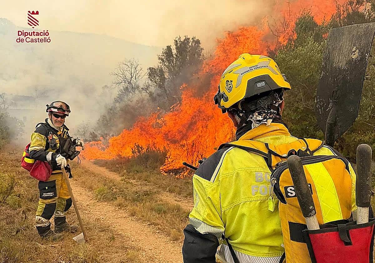 El incendio de Tírig se extiende: 395 hectáreas afectadas y los vecinos de Catí confinados