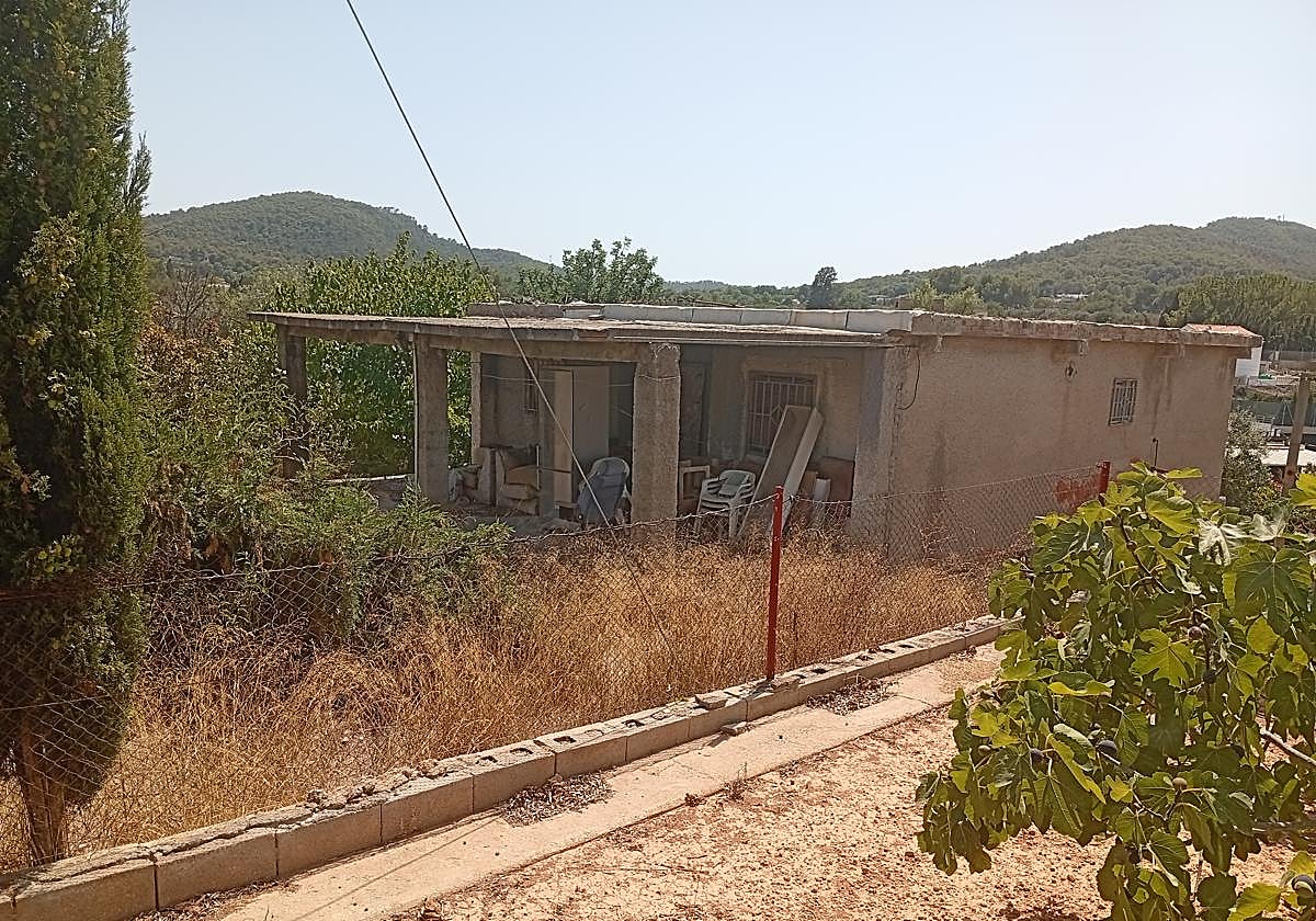 Un hombre convive siete meses con el cadáver de su padre en una casa de campo de Valencia
