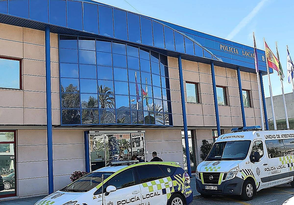 Un ladrón finge ser mánager de tenis en Marbella y ordena a un jugador que se quite un Rolex para robárselo
