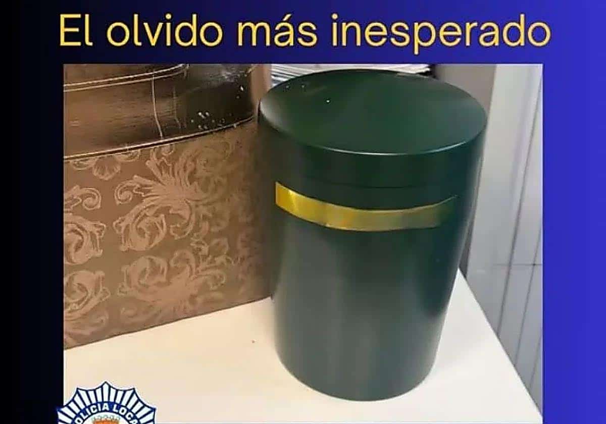 La Policía Local de Benidorm devuelve a la familia la urna funeraria olvidada en el supermercado