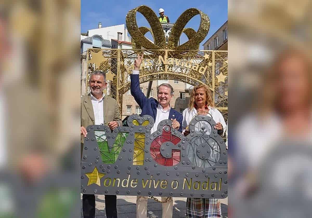 Vigo ya prepara la Navidad en pleno verano: comienzan a instalar las luces de 2026