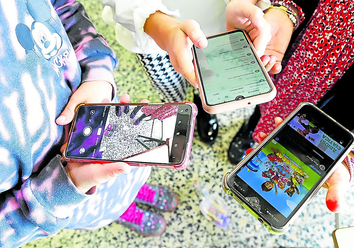 Bruselas propone prohibir el acceso a las redes sociales a los menores de 13 años