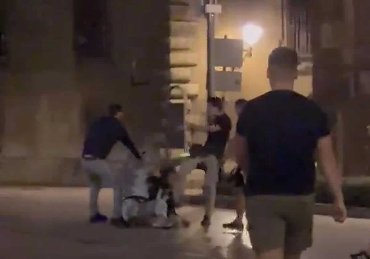 Brutal agresión a dos miembros de un colectivo de izquierdas en las fiestas de Oviedo al grito de «arriba España»