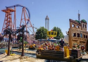 Herido un hombre de 49 años «potencialmente grave» tras un accidente en una montaña rusa en el Parque Warner