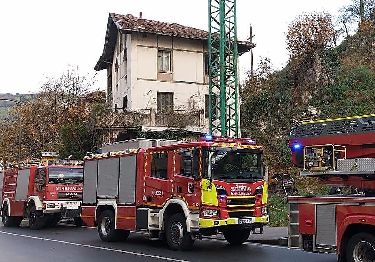 Seis años de cárcel por incendiar un chalet ocupado en Tolosa por negarle un cigarrillo