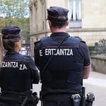 Detenido un joven en Vizcaya por grabar 'puta' con un cúter a su novia de 21 años