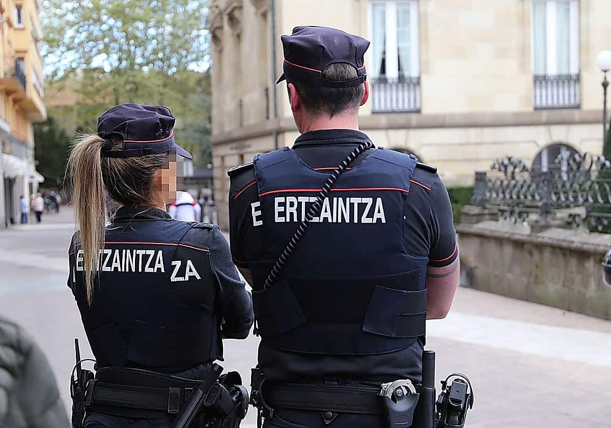 Detenido un joven en Vizcaya por grabar 'puta' con un cúter a su novia de 21 años