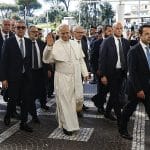 El Papa ya está en el hospital Gemelli de Roma para que los médicos le extirpen esta tarde un nódulo pulmonar
