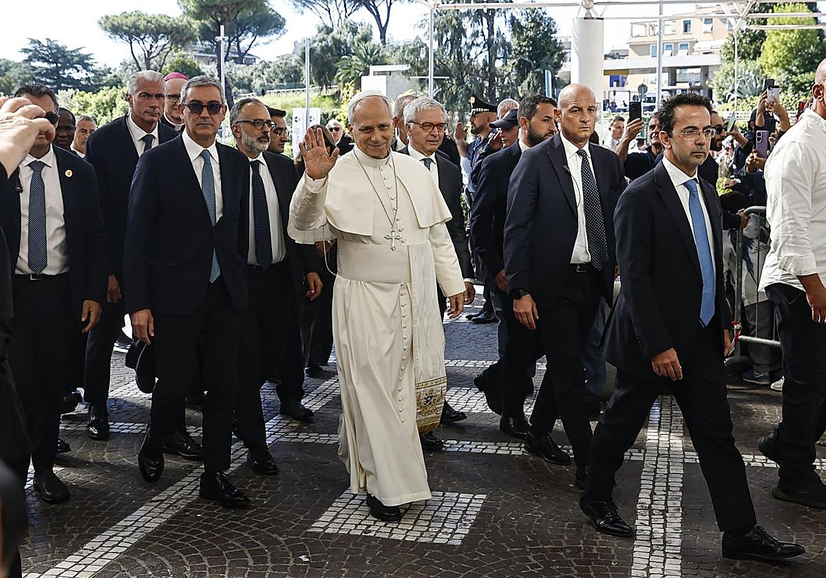 El Papa ya está en el hospital Gemelli de Roma para que los médicos le extirpen esta tarde un nódulo pulmonar