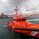 Localizan en aguas de Estepona otro cadáver con neopreno y flotador, el cuarto en un mes